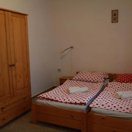U Fary Dağ evi Jestrabi V Krkonosich